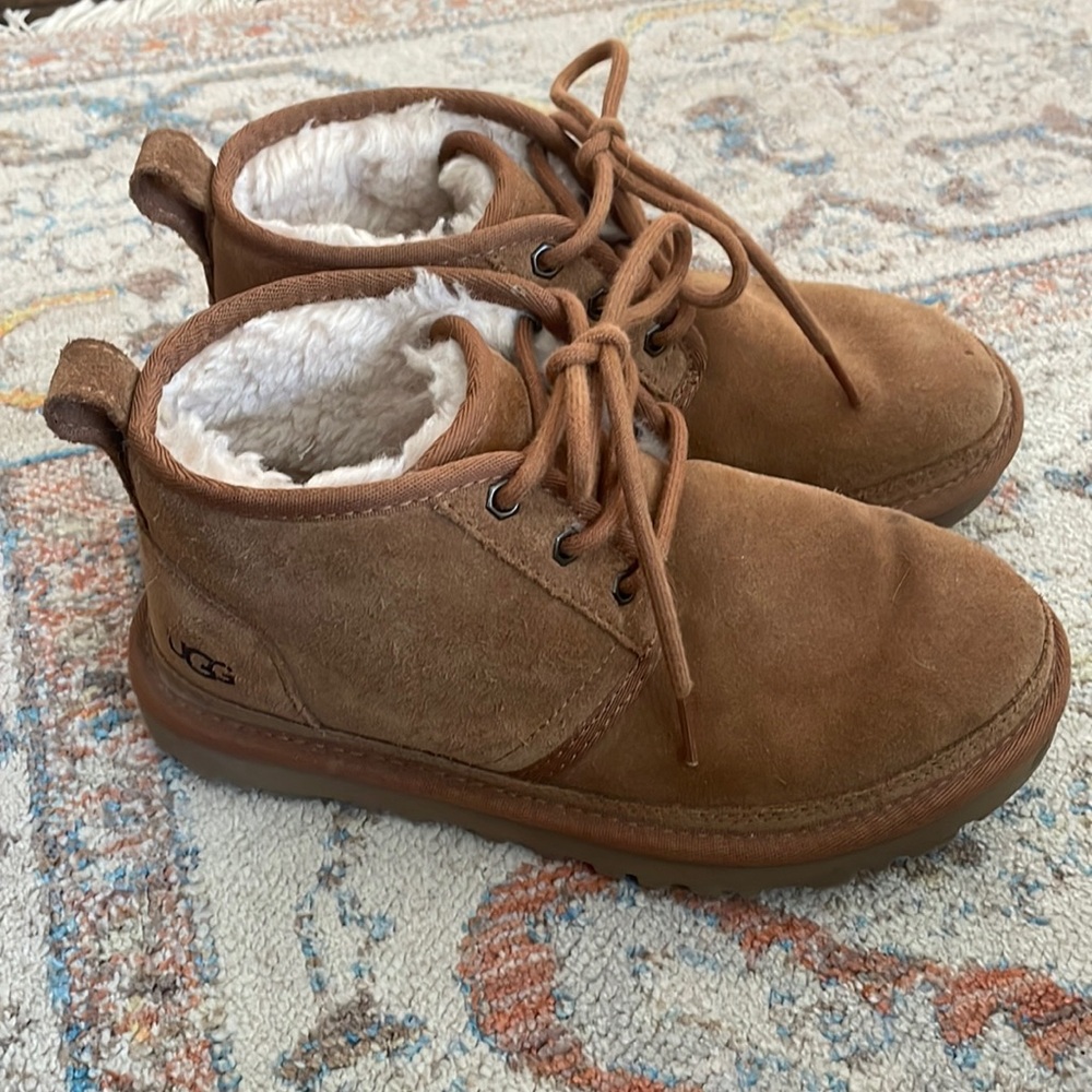 UGG Womens Neumel Boot Size 6